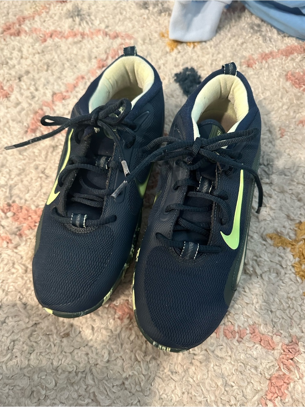 Nike Size 7 Youth Isofly Basketball Shoes